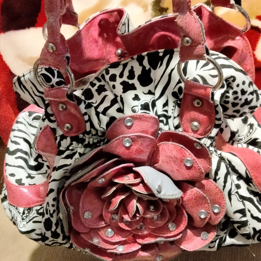 Vintage flower snap to close bag